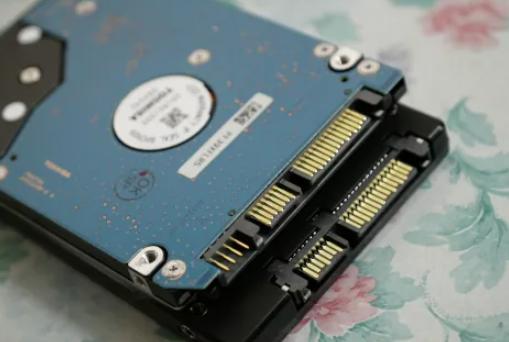 航嘉一米怎么装机械硬盘