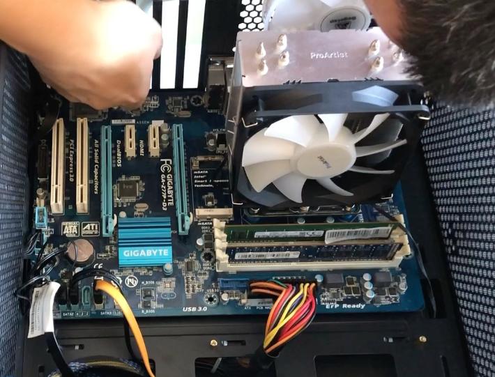 技嘉H61主板风扇安装指南