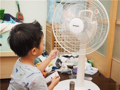 [开箱]冷气房好帮手-PINOH 品诺14吋全方位DC直流翻转扇 (DF-1474R)