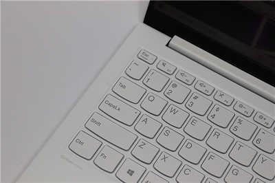 时尚轻薄高续航力就靠它!Lenovo Yoga Slim 7i Carbon 笔电评测(5)
