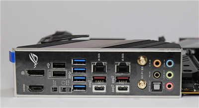 规格超华丽华硕 ROG STRIX Z590-E GAMING WIFI 主机板开箱(9)