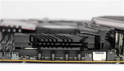 规格超华丽华硕 ROG STRIX Z590-E GAMING WIFI 主机板开箱(16)