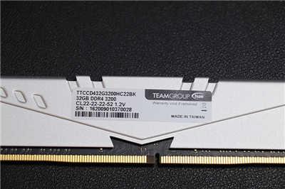 十铨 T-CREATE CLASSIC 10L DDR4-3200 32GBx2 记忆体开箱评测(7)