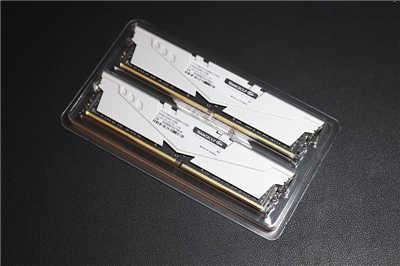 十铨 T-CREATE CLASSIC 10L DDR4-3200 32GBx2 记忆体开箱评测(3)