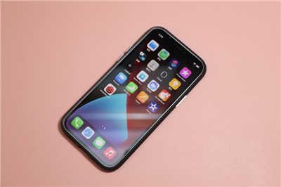 Moshi Overture iPhone 12 磁吸可拆式卡夹型皮套开箱(5)