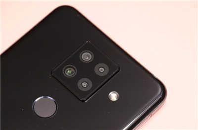SHARP 后置四镜头手机 AQUOS sense4 plus 开箱(18)