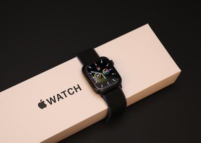 Apple Watch怎么选 最超值的 Watch SE 开箱+实测