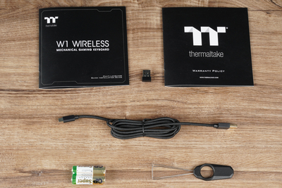 Thermaltake W1 Wireless 三模无线机械键盘开箱(4)