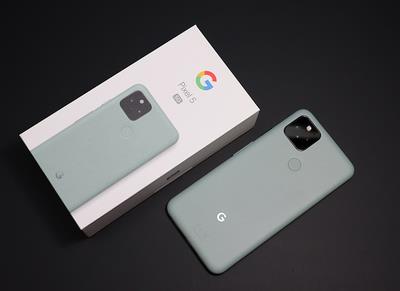 时尚耀眼的 Google Pixel 5 灰绿色版开箱与功能分享