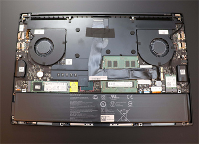 15吋窄边框顶规设计 Razer Blade 15电竞笔电开箱评测(8)