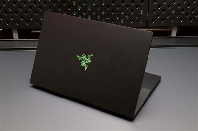 15吋窄边框顶规设计 Razer Blade 15电竞笔电开箱评测(1)