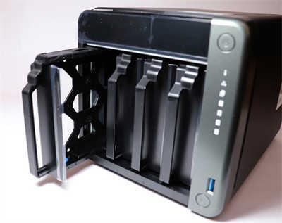 NAS DIY 超简单！扩充性超强的 QNAP TS-453D 开箱测试分享(10)