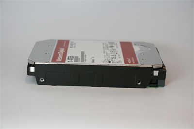 最佳的NAS储存装置选择！Western Digital Red NAS 系列 14TB HDD 与 SA500 1TB(9)