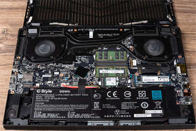 GIGABYTE AORUS 17G开箱/机械神鹰RTX 3080,FHD 300Hz超狂规格(15)