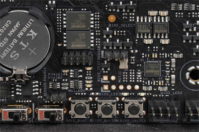 ASUS ROG Maximus XIII Extreme(M13E) 主机板/满版金属装甲强效散热(68)