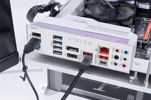 GIGABYTE Z590 VISION G开箱测试/简洁白色外观、内容创作者务实功能导向(69)