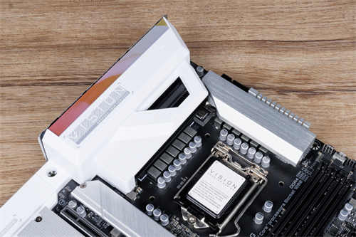 GIGABYTE Z590 VISION G开箱测试/简洁白色外观、内容创作者务实功能导向(5)