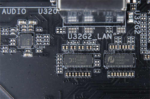 GIGABYTE Z590 VISION G开箱测试/简洁白色外观、内容创作者务实功能导向(34)