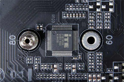 GIGABYTE Z590 VISION G开箱测试/简洁白色外观、内容创作者务实功能导向(27)