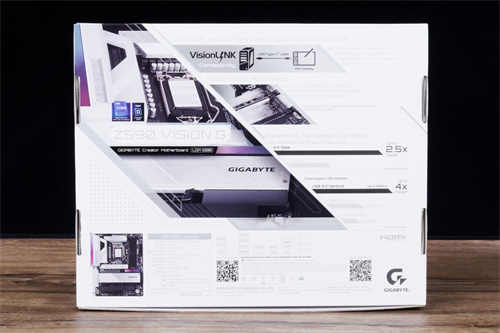 GIGABYTE Z590 VISION G开箱测试/简洁白色外观、内容创作者务实功能导向(1)