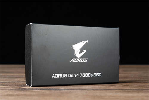 GIGABYTE AORUS Gen4 7000s SSD 1TB开箱测试(1)