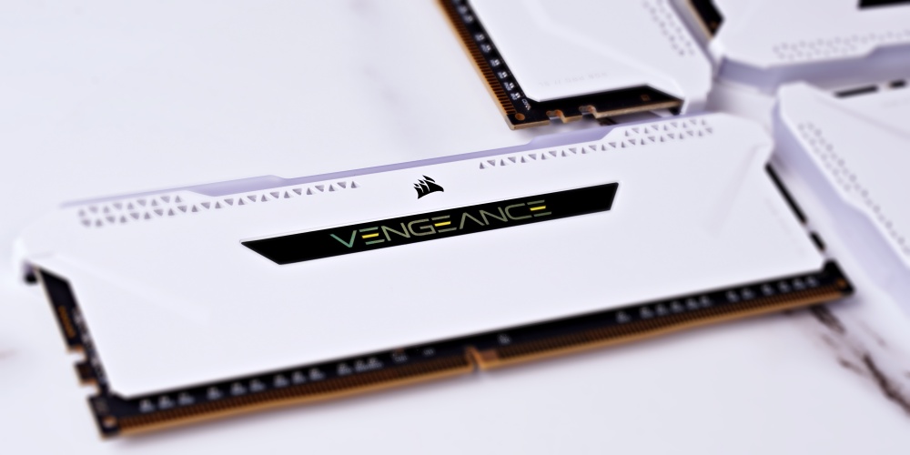 CORSAIR VENGEANCE RGB PRO SL记忆体开箱/动态十区RGB灯光、完整灯条无遮蔽