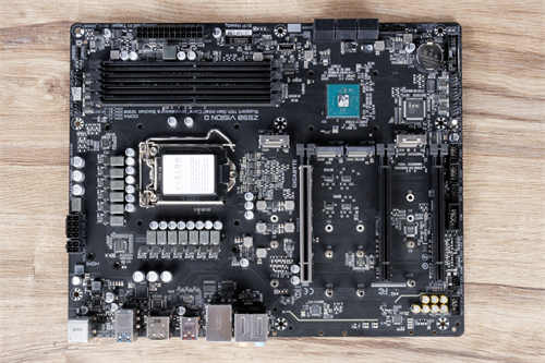 GIGABYTE Z590 VISION G开箱测试/简洁白色外观、内容创作者务实功能导向(15)