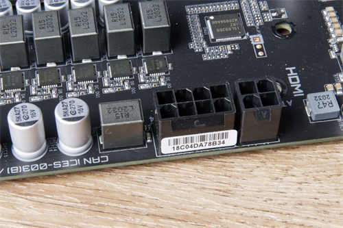 GIGABYTE Z590 VISION G开箱测试/简洁白色外观、内容创作者务实功能导向(21)