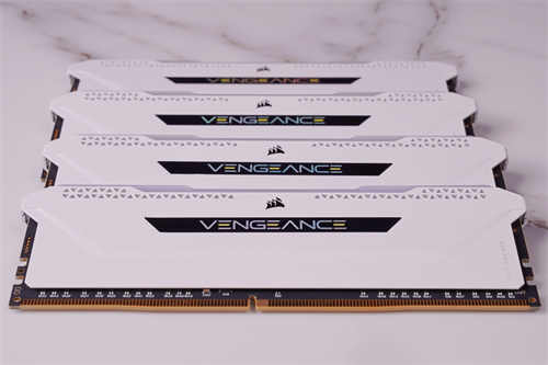 CORSAIR VENGEANCE RGB PRO SL记忆体开箱/动态十区RGB灯光、完整灯条无遮蔽(5)