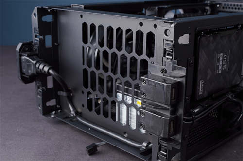 Phanteks Evolv Shift 2、Shift 2 Air ITX塔式机壳开箱/背部篓空加大散热、玻璃网(27)