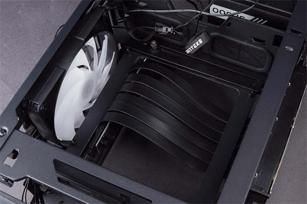 Phanteks Evolv Shift 2、Shift 2 Air ITX塔式机壳开箱/背部篓空加大散热、玻璃网(30)