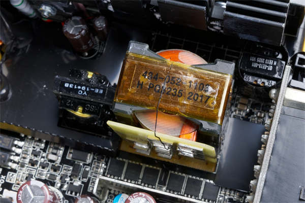Thermaltake Toughpower PF1 850w开箱测试/全新单面板PCB设计(27)