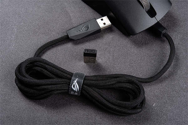 超轻短剑！ROG Keris Wireless电竞滑鼠开箱/无线79g专业射击风格(17)