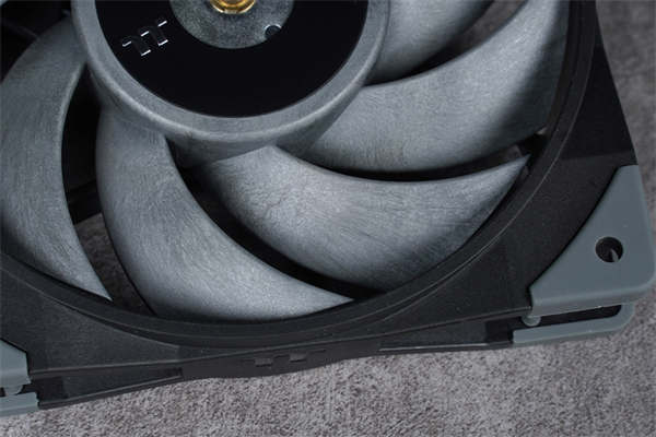 Thermaltake钢影TOUGHFAN 12 Turbo高风压风扇/2500 RPM高转速尬低噪音表现(8)