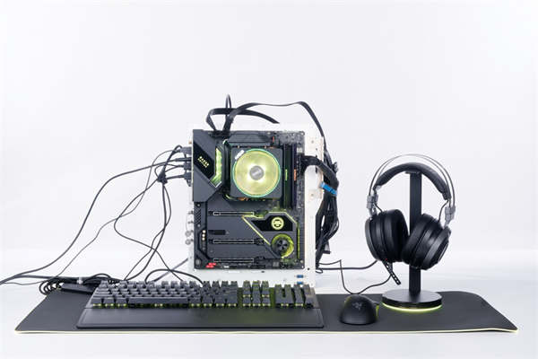 ASRock X570 TAICHI Razer Edition开箱测试/独家信仰联名款、Razer Chroma(71)