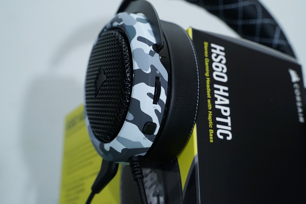 Corsair HS60 HAPTIC电竞耳麦开箱/雪地迷彩点缀、触觉回馈震撼人心(22)