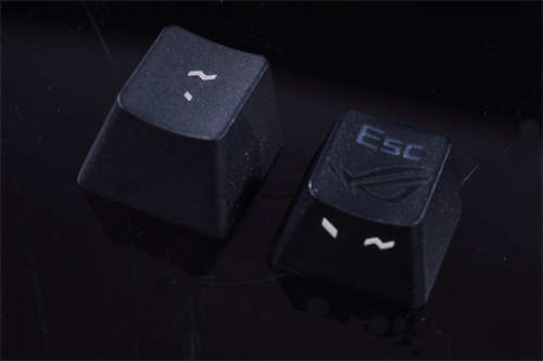 ROG Falchion 65%无线机械键盘开箱/互动式触控条不受限、ROG首款带有灯光的无线键盘(19)
