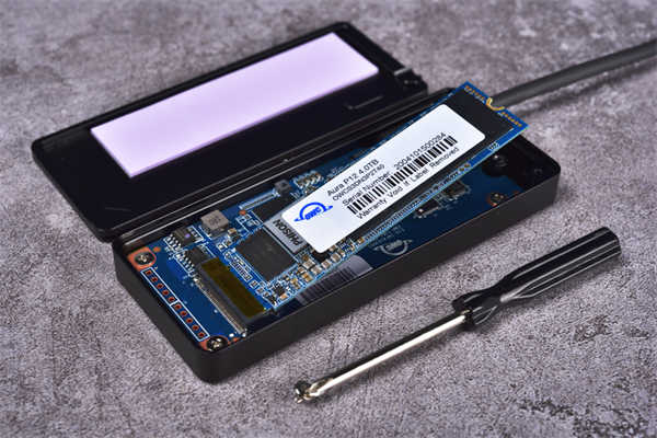 OWC Envoy Express随身Thunderbolt 3 SSD外接盒开箱(8)