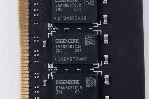 KLEVV DDR4-3200 16G U-DIMM Standard记忆体/平价装机定位、轻鬆入手CJR颗粒(8)