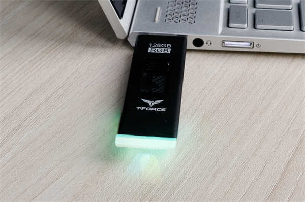 十铨 T-FORCE SPARK USB3.2 Gen1 128GB RGB随身碟/创新剩余容量灯效即时显示设计(12)