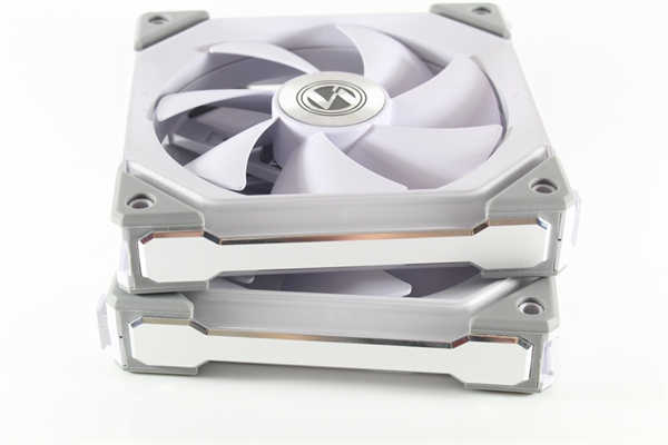 联力LIAN LI UNI FAN SL120积木风扇-串联安装超方便，跟杂乱的线材说再见！(21)