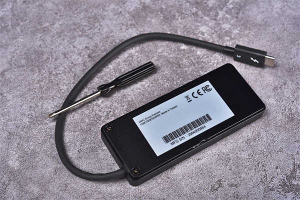 OWC Envoy Express随身Thunderbolt 3 SSD外接盒开箱(5)
