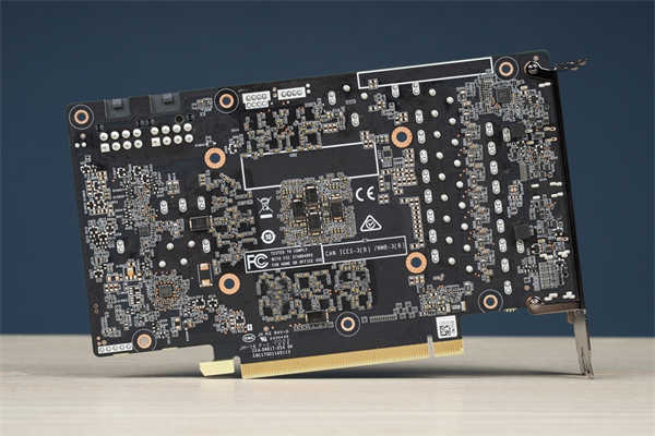 ZOTAC GAMING GeForce RTX 3070 TWIN EDGE/大小双扇设计再现，散热器加宽不加厚(18)