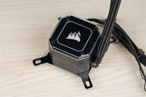 CORSAIR iCUE H100i ELITE CAPELLIX一体式水冷散热器/性能表现依旧，全新设计外型更亮(4)