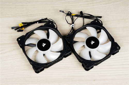 CORSAIR iCUE H100i ELITE CAPELLIX一体式水冷散热器/性能表现依旧，全新设计外型更亮(8)