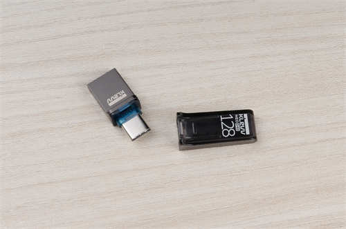 KLEVV NEO S32 & D40 OTG 128GB随身碟大容量高效能小体积USB 3.2 Gen1介面设计(14)
