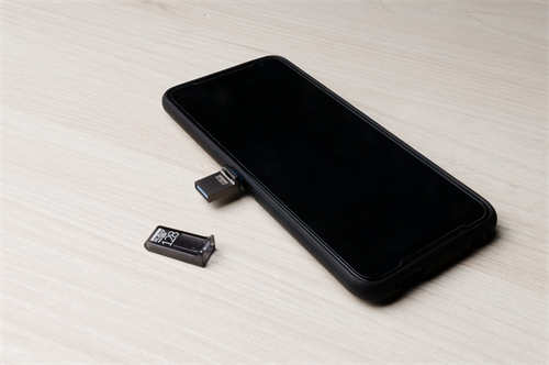 KLEVV NEO S32 & D40 OTG 128GB随身碟大容量高效能小体积USB 3.2 Gen1介面设计(15)
