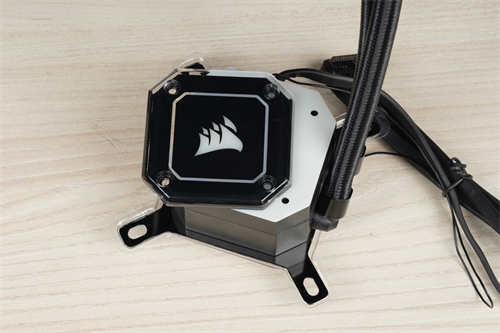 CORSAIR iCUE H100i ELITE CAPELLIX一体式水冷散热器/性能表现依旧，全新设计外型更亮(15)