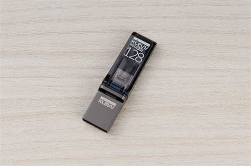 KLEVV NEO S32 & D40 OTG 128GB随身碟大容量高效能小体积USB 3.2 Gen1介面设计(11)