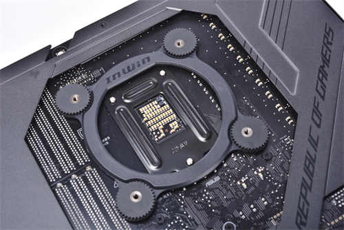 InWin SR36水冷散热器开箱测试/双涡轮直柱水泵 铜底水道强化散热(18)